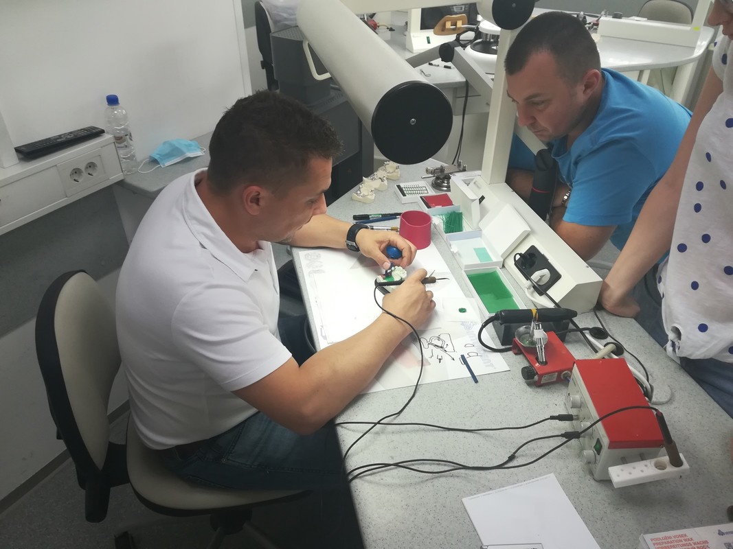 Partial dentures - complete prosthetic replacement for partly or completely toothless jaw – advanced