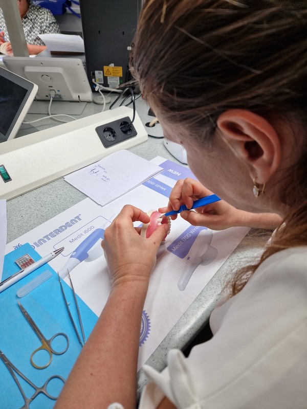 Kirurško produljenje zubne krune i šavovi u endodontskoj kirurgiji