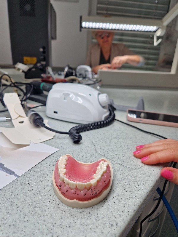 Kirurško produljenje zubne krune i šavovi u endodontskoj kirurgiji