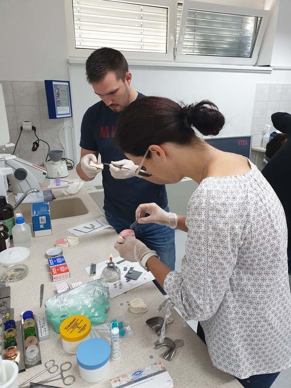 Relaksacijske udlage - izrada Michigan udlage na pacijentu i modelima